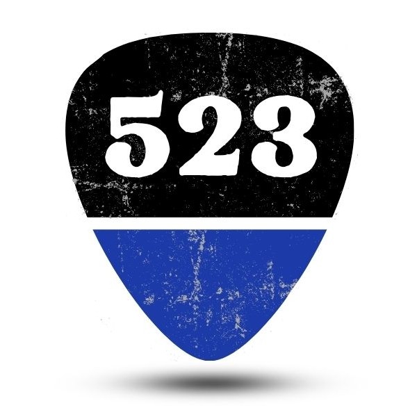 523
